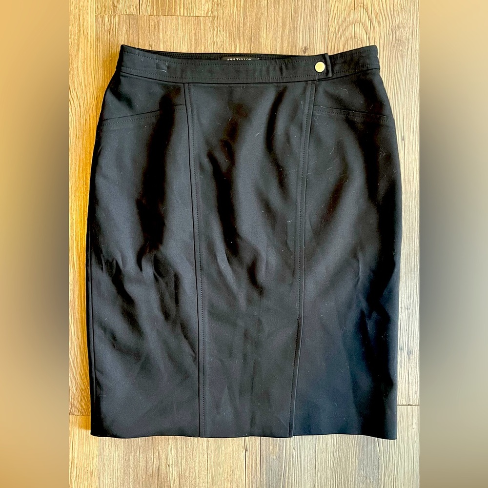 Ann Taylor Women’s Size 2P VINTAGE Black, Fitted Pencil Skirt